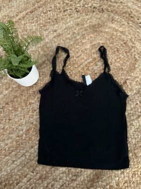 BLACK LACE AND BOW TANK